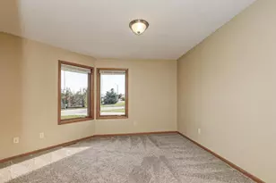 1690 Gateway Meadows Ln, Neenah, WI 54956 - Photo 9