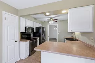 2324 Wisconsin St, Oshkosh, WI 54901 - Photo 5