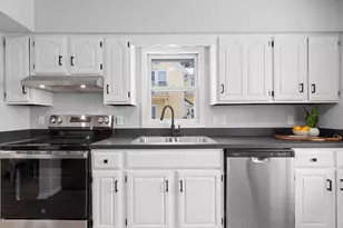 907 W Oklahoma St, Appleton, WI 54914 - Photo 9