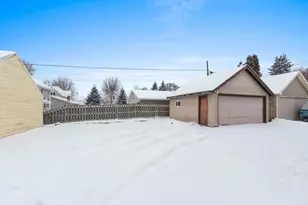 907 W Oklahoma St, Appleton, WI 54914 - Photo 27