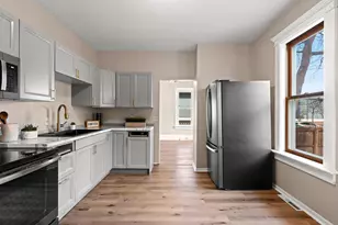 1127 W College Ave, Appleton, WI 54914 - Photo 13