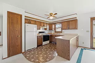 637 E Scott St, Fond du Lac, WI 54935 - Photo 11