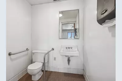 1010 N Ashland Avenue, Green Bay, WI 54303 - Photo 5