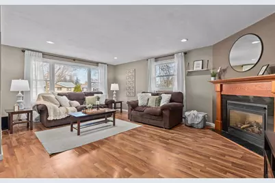 978 Evans Street, Neenah, WI 54956 - Photo 3