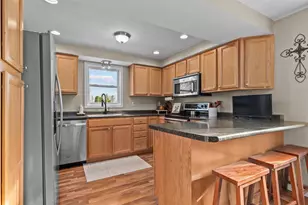 978 Evans St, Neenah, WI 54956 - Photo 9