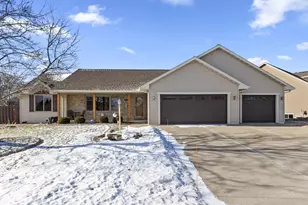 1615 Shallow Creek Ct, Green Bay, WI 54313 - Photo 3