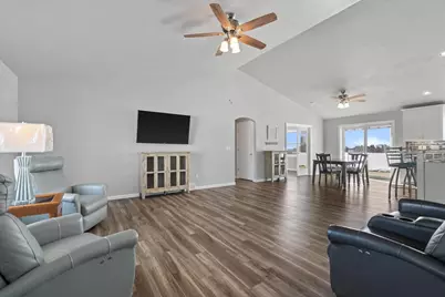 1735 Red Oak Street, Green Bay, WI 54313 - Photo 3