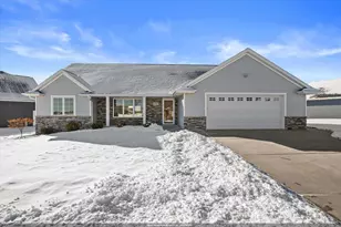 1735 Red Oak St, Green Bay, WI 54313 - Photo 1