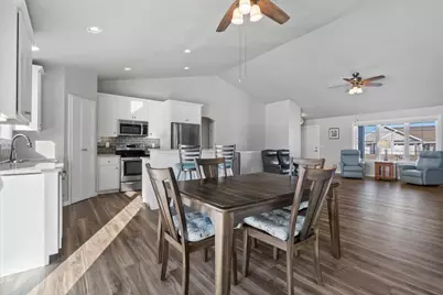 1735 Red Oak Street, Green Bay, WI 54313 - Photo 9