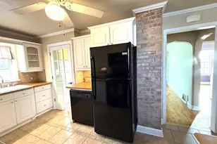 702 W 20th Ave, Oshkosh, WI 54902 - Photo 5