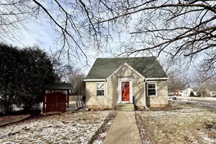 702 W 20th Ave, Oshkosh, WI 54902 - Photo 1