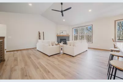 2564 N Stellita Circle, De Pere, WI 54115 - Photo 9