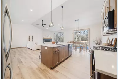 2564 N Stellita Circle, De Pere, WI 54115 - Photo 11