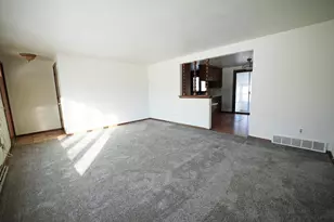 530 Lorraine Ln, Green Bay, WI 54311 - Photo 3