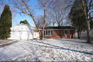 530 Lorraine Ln, Green Bay, WI 54311 - Photo 1