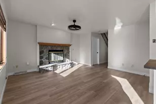 2457 Blake Ct, Oshkosh, WI 54904 - Photo 9