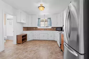 425 E Summer St, Appleton, WI 54911 - Photo 9