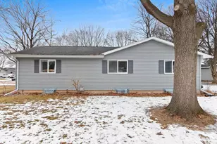 828 Robin Ln, Shawano, WI 54166 - Photo 5