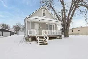 1129 S Chestnut Ave, Green Bay, WI 54304 - Photo 1