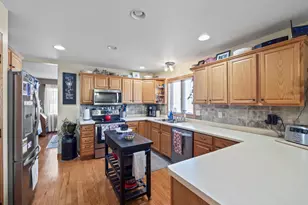 833 Woodland Cir, Waupaca, WI 54981 - Photo 3