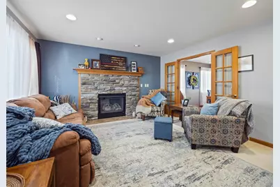 833 Woodland Circle, Waupaca, WI 54981 - Photo 9