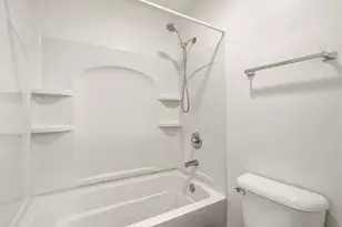 1007 Jackson St, Oshkosh, WI 54901 - Photo 9