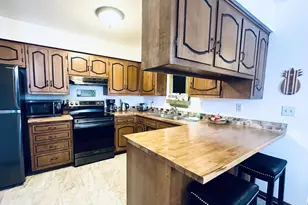 975 Manor Dr, Neenah, WI 54956 - Photo 7