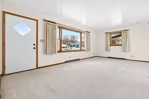 200 Prairie Ct, Fond du Lac, WI 54935 - Photo 3