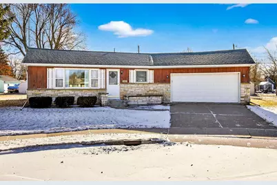 200 Prairie Court, Fond du Lac, WI 54935 - Photo 1