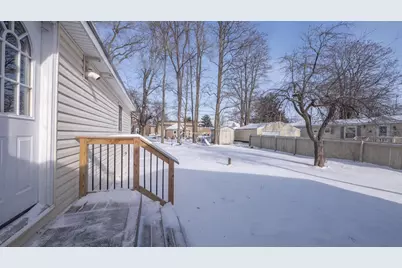 705 Cleveland Avenue, Wild Rose, WI 54984 - Photo 7