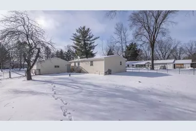 705 Cleveland Avenue, Wild Rose, WI 54984 - Photo 3