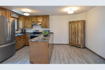 916 Square Terrace, Green Bay, WI 54313 - Photo 5