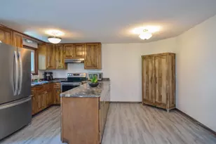 916 Square Terrace, Green Bay, WI 54313 - Photo 5