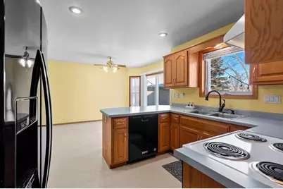 2374 Yolanda Circle, Green Bay, WI 54303 - Photo 11