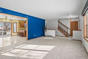 2374 Yolanda Cir, Green Bay, WI 54303 - Photo 7