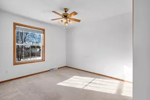 2374 Yolanda Cir, Green Bay, WI 54303 - Photo 25