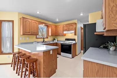 2374 Yolanda Circle, Green Bay, WI 54303 - Photo 9