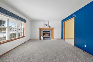 2374 Yolanda Cir, Green Bay, WI 54303 - Photo 5