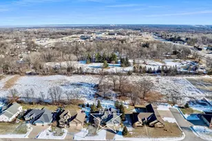 905 Red Fox Dr, Green Bay, WI 54313 - Photo 3