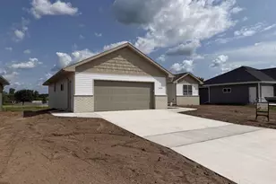 1929 Huffcutt Ln, Waupaca, WI 54981 - Photo 3
