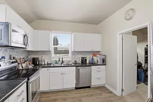 517 W 6th St, Kaukauna, WI 54310 - Photo 7