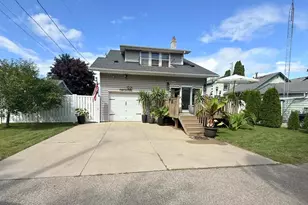 1221 Oshkosh Ave, Oshkosh, WI 54902 - Photo 3