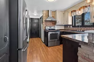 1403 Orlando Dr, Green Bay, WI 54313 - Photo 9