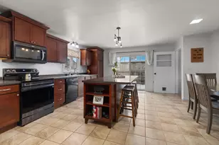 719 W 8th Ave, Oshkosh, WI 54902 - Photo 7