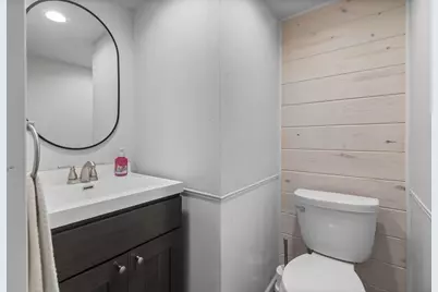 719 W 8th Avenue, Oshkosh, WI 54902 - Photo 25