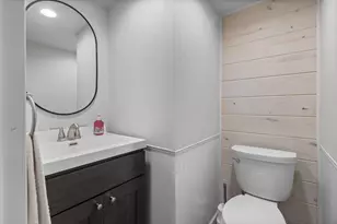 719 W 8th Ave, Oshkosh, WI 54902 - Photo 25