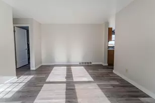 630 Jackson St, Oshkosh, WI 54901 - Photo 3