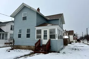402 W 14th Ave, Oshkosh, WI 54902 - Photo 1