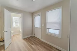 1327 Monroe St, Oshkosh, WI 54901 - Photo 9