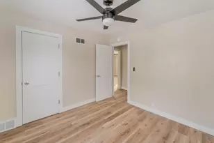 1327 Monroe St, Oshkosh, WI 54901 - Photo 15